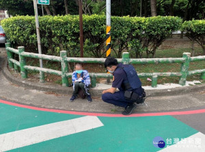 老翁與家人爭吵負氣離家，員警勸說解心結護送返家