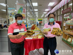 
台中市偏僻大安區農會在農業金庫委託首辦黃金存摺業務，是民眾投資買賣黃金、資產配置最佳選項。（記者陳榮昌攝）