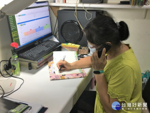 新北教育諮詢專業志工，線上陪伴傳遞希望與關懷