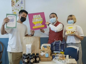 侯友宜市長26日上午特地前往「PONPIE 澎派」，肯定串聯店家為醫護送暖的心意