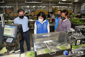 視察蔬菜包裝集貨場　張麗善：請民眾安心選購雲林蔬果