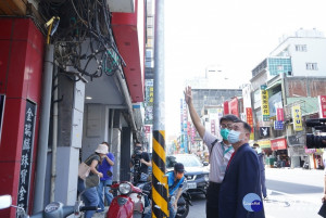 邱議長要求管線地下化，美化商家前店面，配合未來鐵路地下化站前發展

