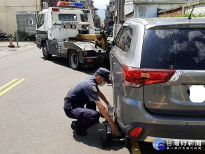 執法無假期 苗警加強違規停車拖吊