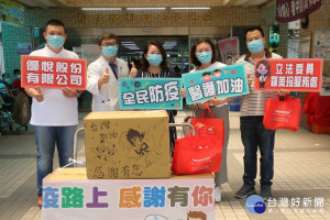 優悅公司贈送激勵醫護的口罩。（羅美玲服務處提供）