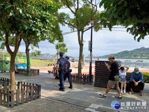 淡水警分局7月10日、11日配合市府高灘處於淡水老街及金色水岸稽查勸導