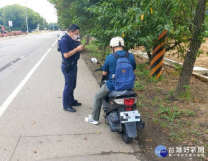 龍警為維護交通安全，執行「安道防故」執法專案勤務