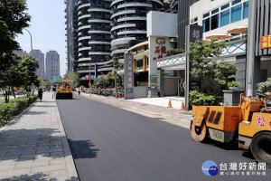 推動污水下水道接管工程，桃園市政府水務局完成多功能藝文園區周遭1,400戶、6,000多人之生活污水納入公共污水下水道。