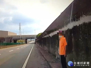 老翁迷途誤闖快速道　警驅車馳援