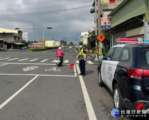 台1丁與新生二路交岔口試行開通，為避免交通事故發生，警方於該路口除編排交整警力，亦運用科技輔助執法。