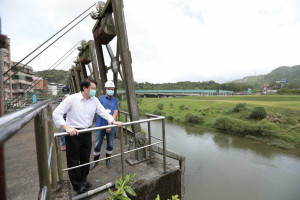 烟花颱風來襲　林右昌前往堵南抽水站視察防颱整備