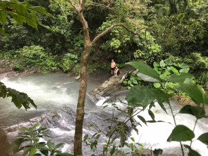 民眾前往幽靈瀑布戲水受困，警、消協助救援脫困