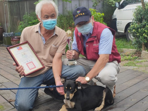 農場守護犬「小乖」平常負責擔任守衛犬在場區內巡視看顧警戒，是非常稱職的農場守衛犬