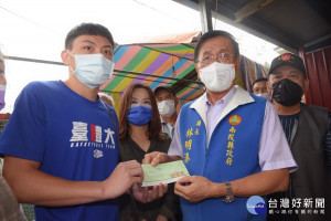 仁愛鄉夫妻抓魚遭溪水沖走溺斃，林縣長、馬立委前往慰問。