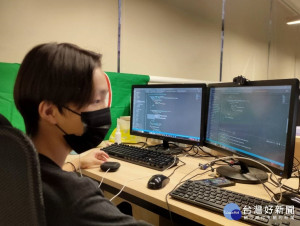 新北高工高一新生陳昇堯同學榮獲青少年組網頁技術職種金牌