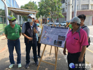 
大甲區錦上街、雁門路週邊與外埔區六分路、中山路段，數年來每逢豪雨即嚴重淹水，吳敏多年爭取，終可在明年動工施作雨水下水道工程。（記者陳榮昌攝）
