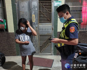 婦人凌晨外出尋找「不存在的親戚」，巡警協助護送返家