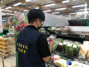 衛生局呼籲民眾，購買月餅及烤肉食材時應優先選擇信譽良好店家，不買來路不明的食品

