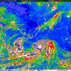 天氣風險公司10日在其Facebook上表示，「璨樹」颱風的眼牆周圍，有許多密集的閃電訊號，這是非常強的颱風才有的特徵。（圖／中央氣象局）