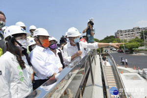 行政院長蘇貞昌中午到彰化視察鹿港溪，由縣長王惠美陪同。圖／記者鄧富珍攝