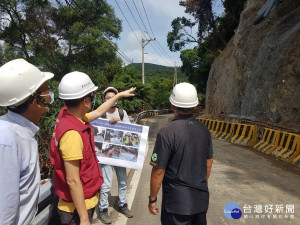 農業局長李玟立即前往汐止災害復建工地視察