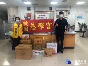 中福派出所結合「慈禪宮」提供民生物資，照顧轄內生活困難或獨居年長者