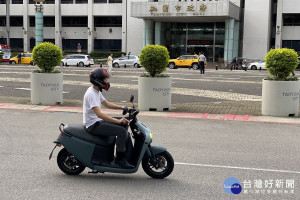 桃園市政府祭出「加碼大贈送」，用5,000元五倍券購買電動機車加碼再送7,000元。