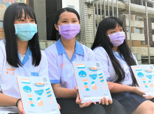新北國中品德聯絡簿，榮獲全球2021金點設計獎 