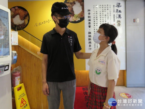 八方雲集旗下品牌「梁社漢排骨」於今(27)日正式投入供餐行列，共有32家梁社漢店面提供有需求學生一頓溫飽的幸福