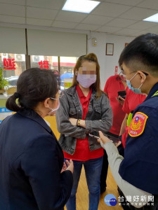 警方、行員勸阻女子將錢匯出，幫女子保住辛苦賺來的錢