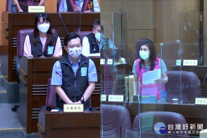 針對桃園市政府第二行政園區，桃園市議員謝美英質詢市府秘書處長顏子傑。