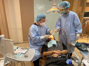 新北市政府結合無名氏捐贈善款，推動新北長者免費口腔檢查及塗氟活動