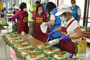 斗六市鎮西社區發展協會配合政府辦理長青食堂計畫/李光揚翻攝