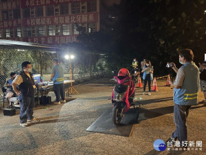 還給市民寧靜環境，環警監聯合出擊取締改裝噪音車