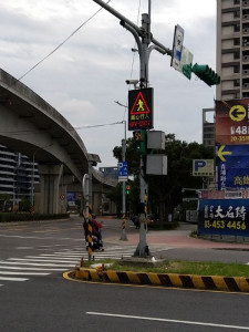 劉慶豐表示透過系統建置，期能落實駕駛注意來車、車前狀況，與減速慢行等重要觀念