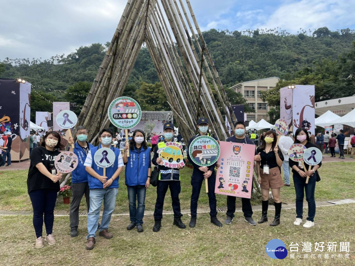 斗南警除疏導交通，並製作交通疏導圖，供遊客遇到車多時能多種選擇，使前往的遊客可盡興體驗咖啡風味/斗南警分局提供