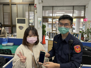 警方積極協助女子找回遺落的手機／警方提供