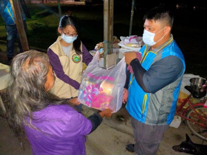 寒冬送暖　屏東縣關懷街友及獨居長者不中斷