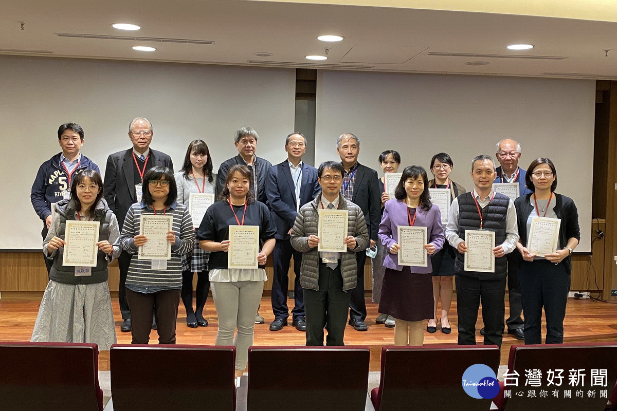 中央大學與聯新國際醫院「智慧醫療教育推廣專班」結業授證典禮。