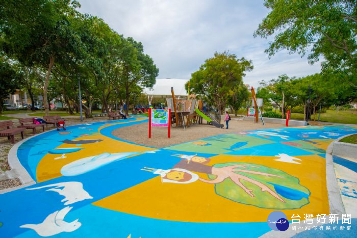  新勢公園兒童遊戲場邀請新勢國小師生參與現場彩繪