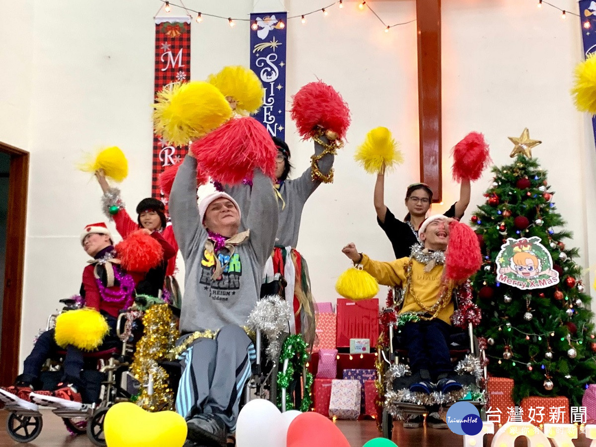 喜樂師生喜迎聖誕節　秀愛傳情送祝福