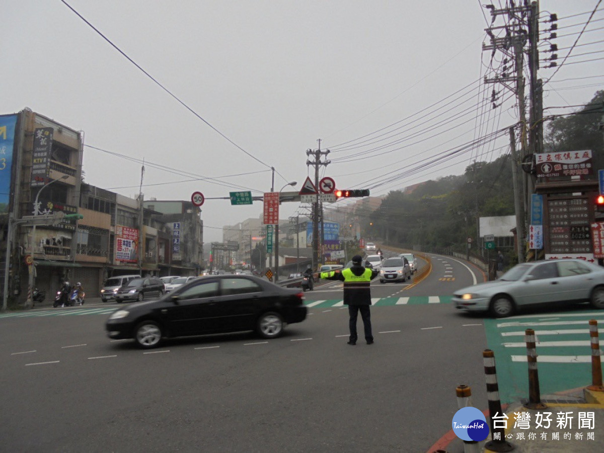 龍潭大池跨年煙火秀，龍潭警分局執行交通疏導