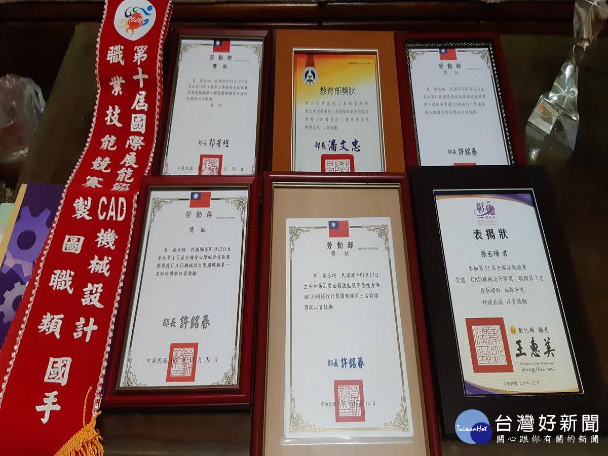 不受身障阻止追夢　張丞瑨拿下全國技能競賽CAD機械設計製圖職類銅牌 台灣好新聞 第3張