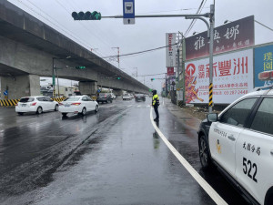 春節出遊大竹交流道車潮多，大園警加強交通疏導