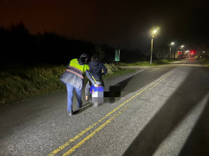 男子外出買藥機車突故障，臺西警暖心協助返家/臺西警分局