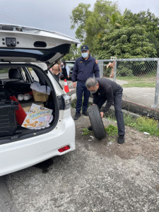 春節假期出遊遇上爆胎，斗南警暖心協助化解危機/斗南警