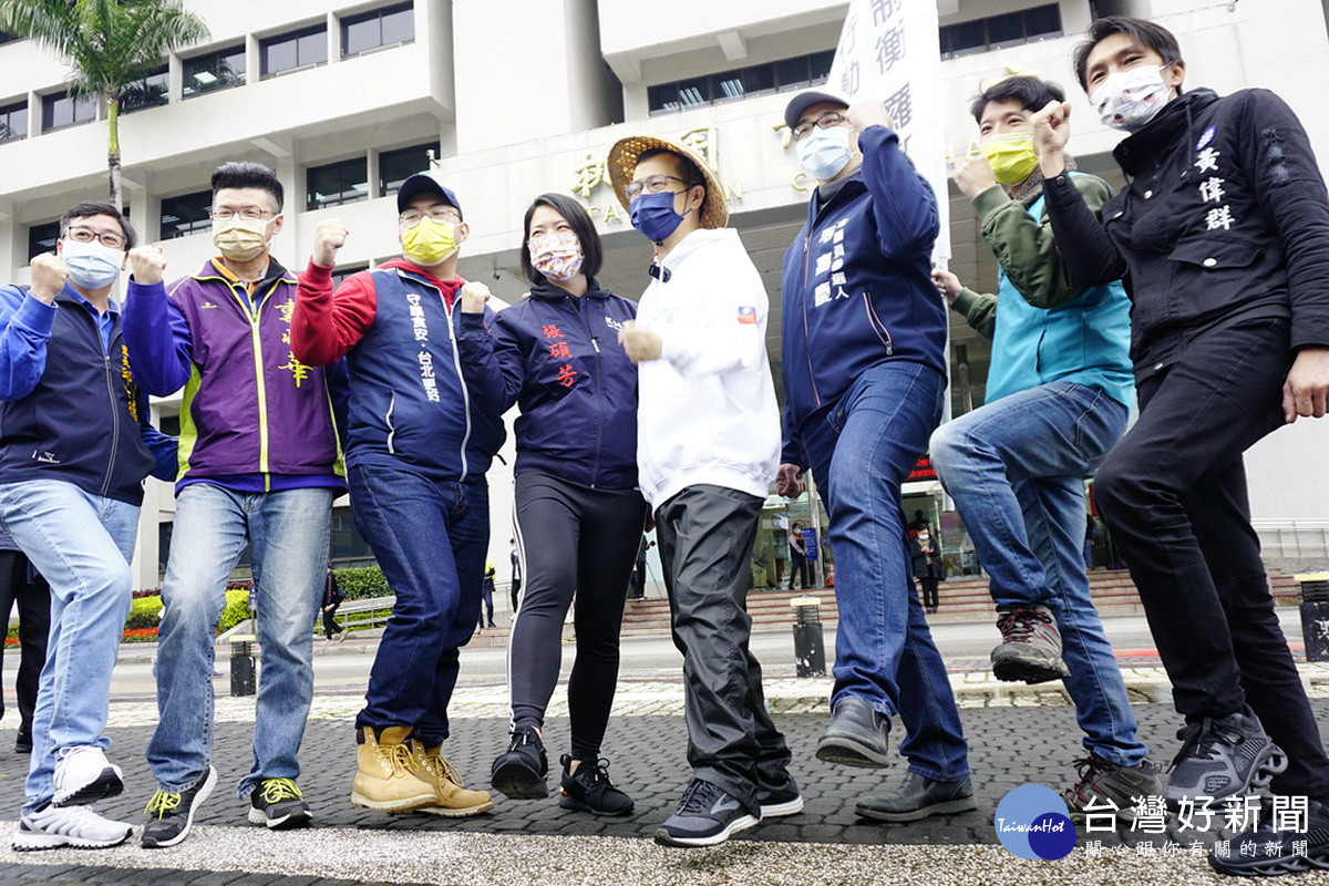 國民黨台北市議員羅智強400公里公投謝票苦行之旅來到桃園，強調行程走完，會把答案告訴大家。