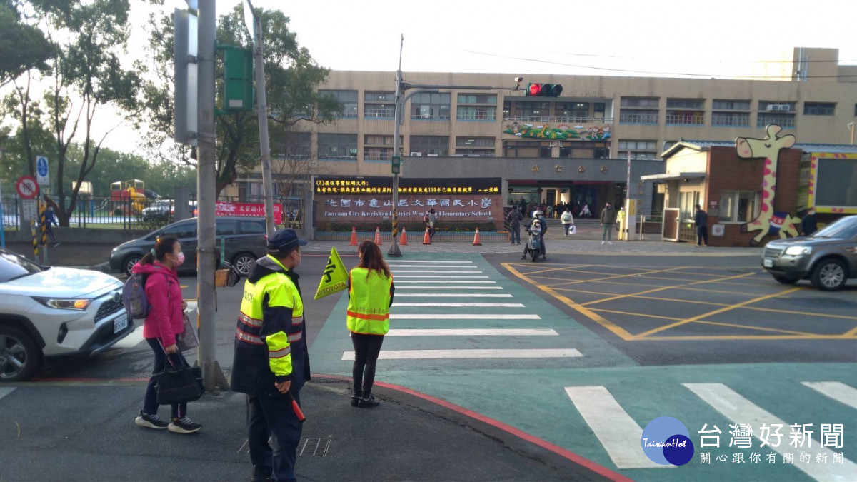 桃園市政府警察局各分局及交通警察大隊在開學首日特別強化「護童專案」勤務<br />
<br />
