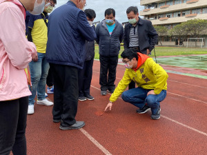 周永鴻議員邀集市府單位到岸裡國小會勘