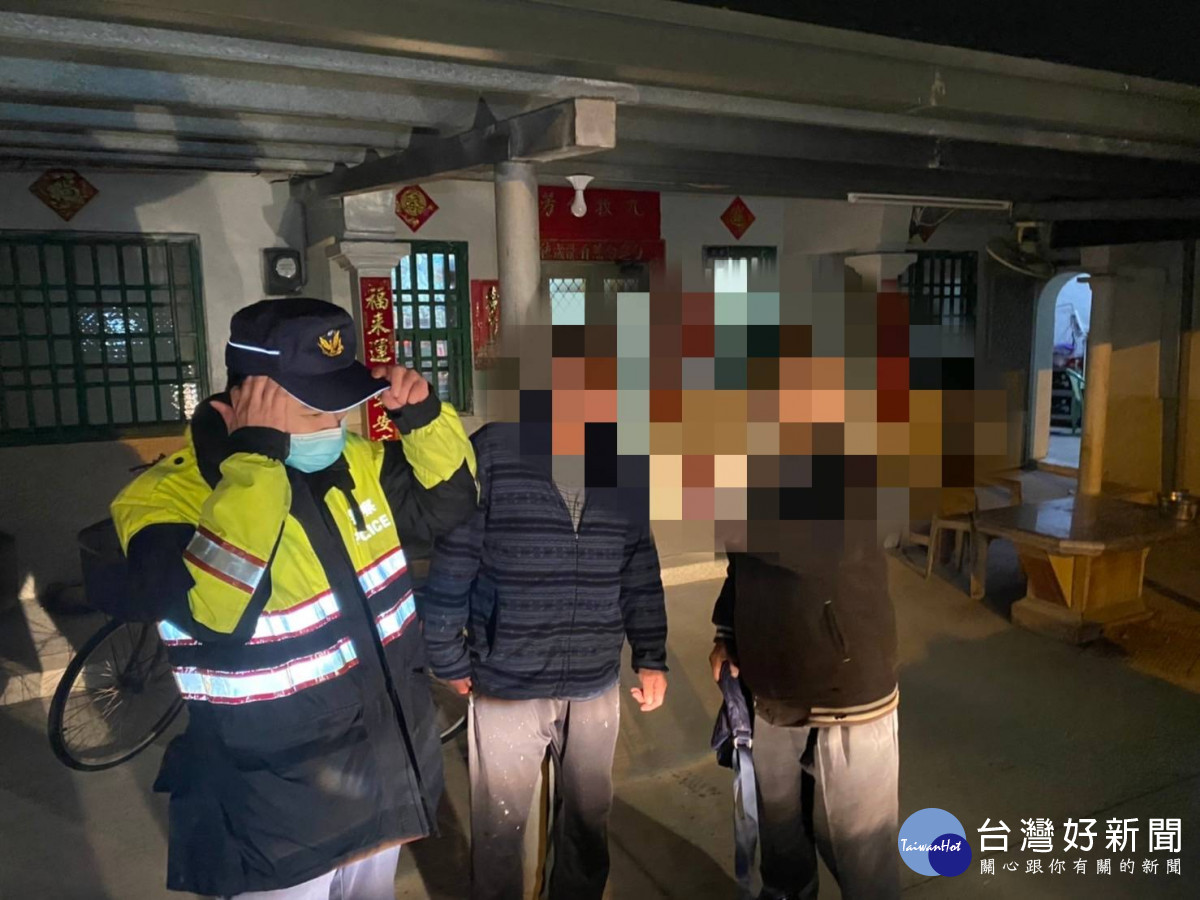 雲林8旬翁騎腳踏車遭強風吹倒，臺西警暖警及時救援/臺西警分局