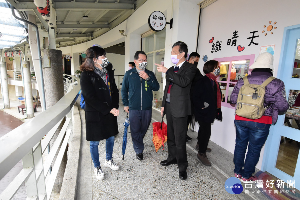 台南市議會經建考察首站訪彰化縣府會，參訪彰化青創基地卦山村美學生活聚落。圖／彰化縣政府提供